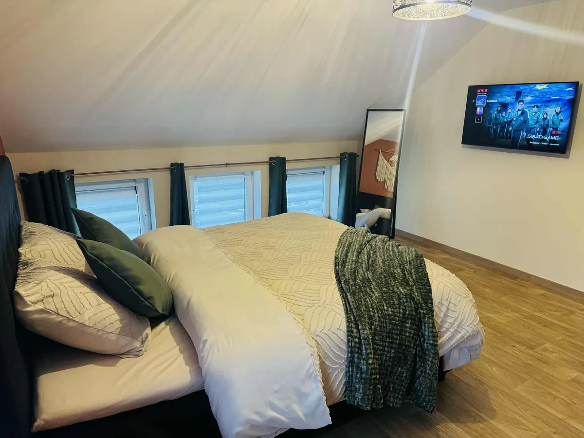 Chambre confortable du Cocon de Pernelle, gîte romantique dans les Ardennes belges